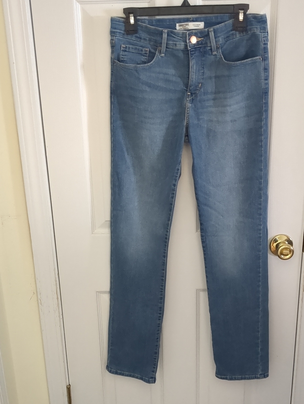 Signature by Levi Strauss Women's Medium Blue Straight Jeans
